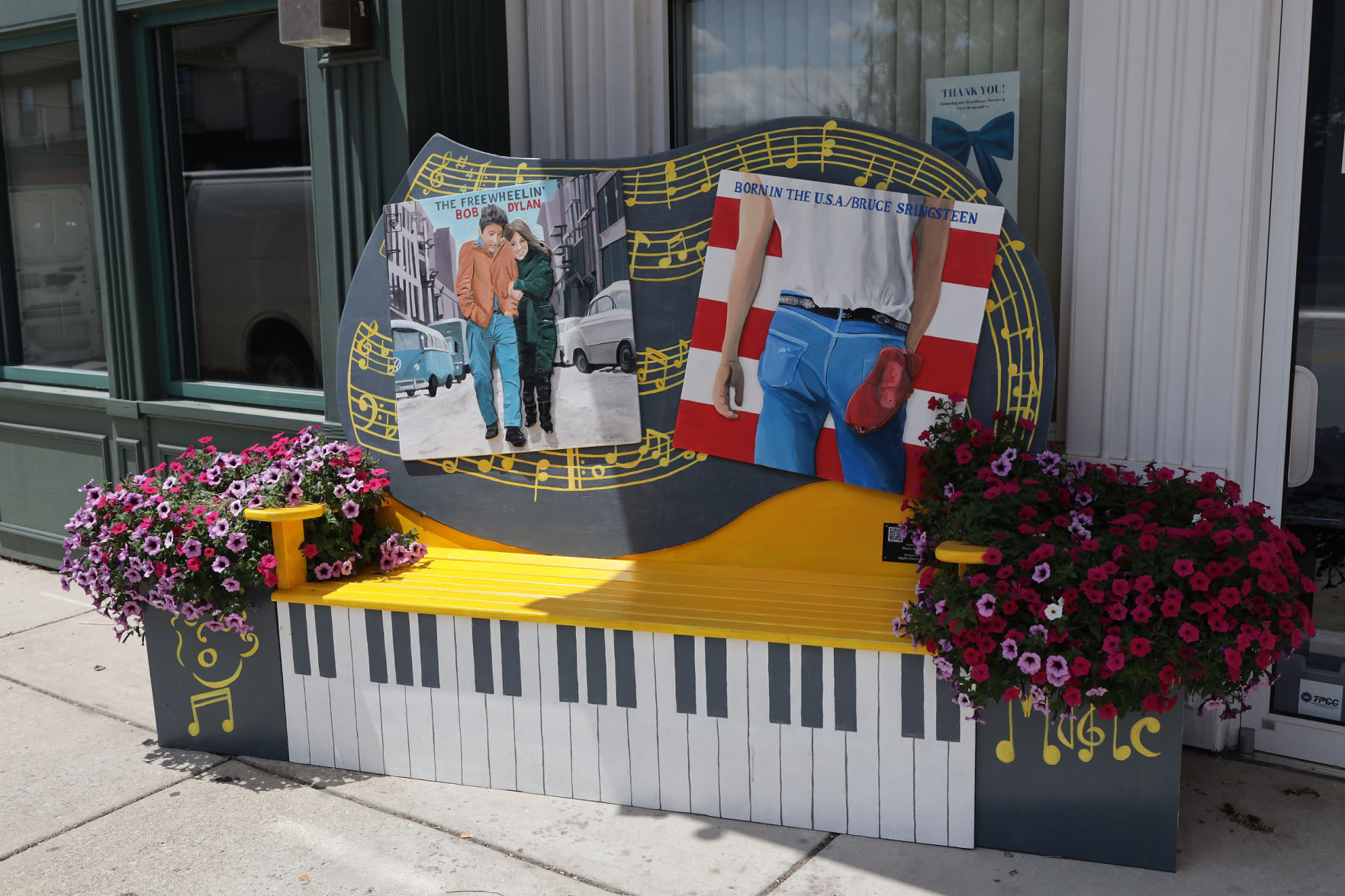 Beatles and Buffett just some of the 'cover' artists in Benches on the Avenue